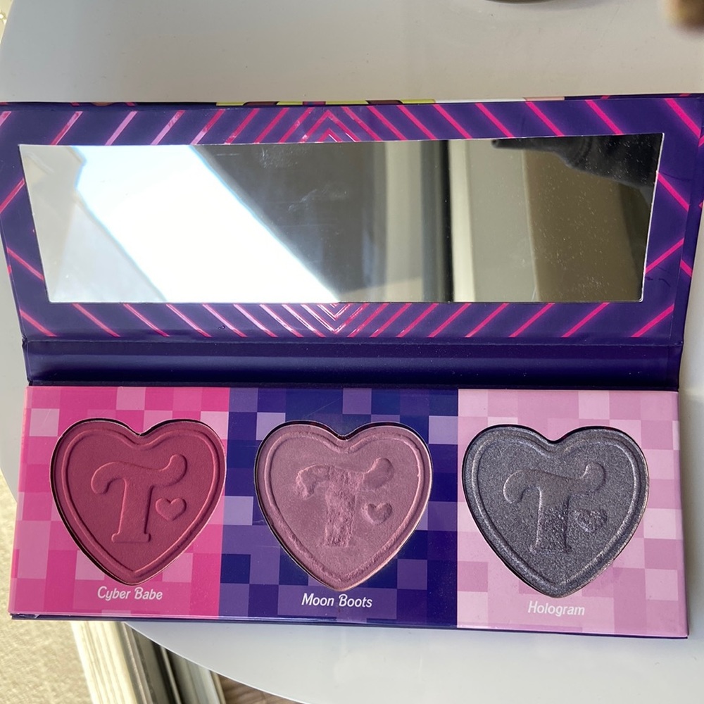 Trixie Cosmetics Back to the Fuchsia Blush Palette